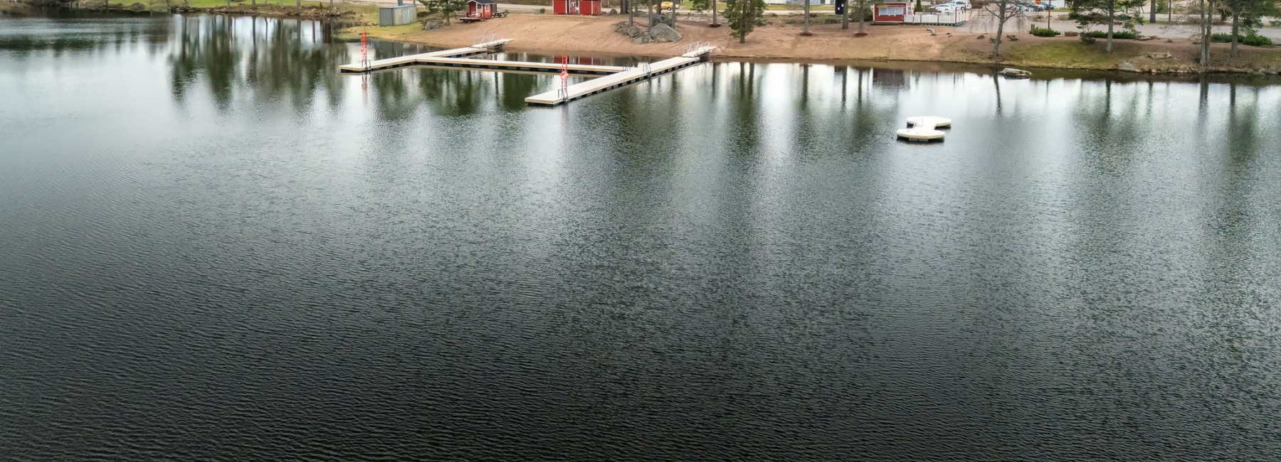 Huutjärven uimaranta.