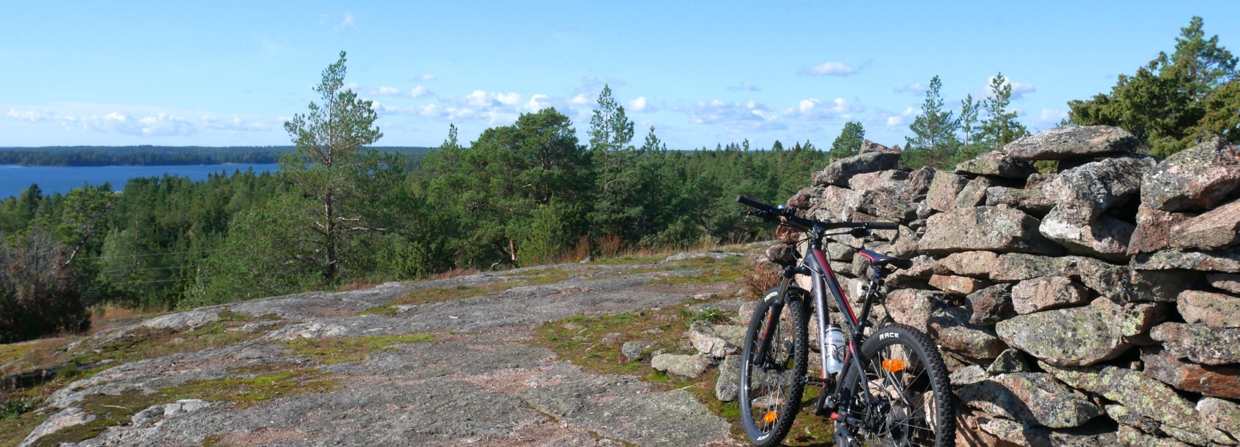 Pyörä kalliolla Heinlahden Kokkovuorella. Kuvaaja: Maria Nyqvist
