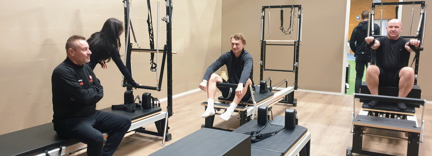 Laitepilateksen koekäyttäjänä on ollut muun muassa FC KTP:stä tuttu jalkapalloilija Matias Paavola (keskellä).