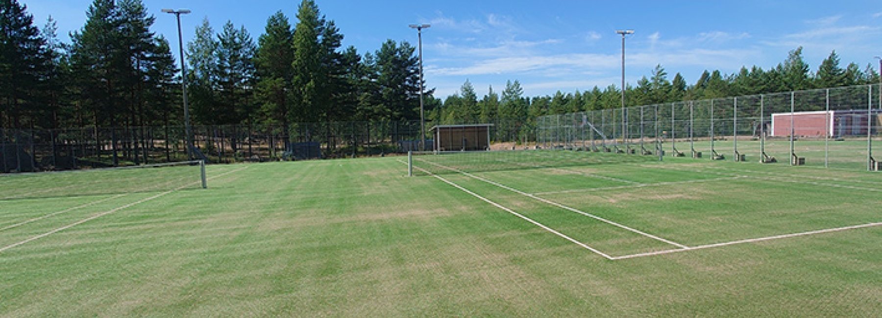 Tenniskenttä