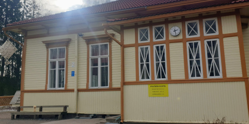 Pyhtää pyrkii turvaamaan Hirvikosken kyläkoulun jatkon ympäristö- ja yrittäjyyskasvatuksella