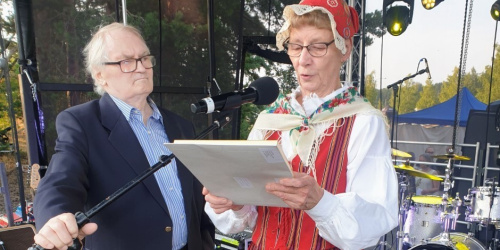 Saaristomarkkinoiden kohokohtia on Saariston Svenin tai Sirkan paljastus. Vuoden 2022 Saariston Sirkka oli Teijy Kottila.