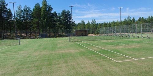 Tenniskenttä